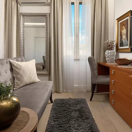 81 Apartament *