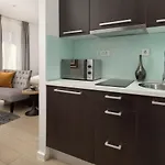 Apartman 81 *
