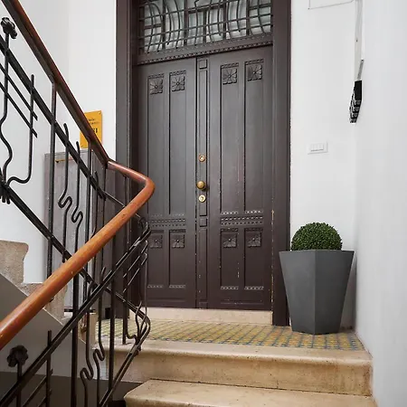 Apartman 81 *
